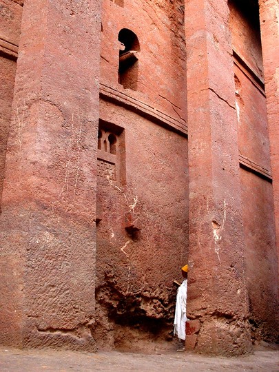 Entrée de l'église Beta Gyorgis, à Lalibela - Crédit : Summertimetour