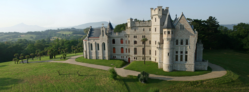 Elévation Nord du château d'Abbadia, par Viollet-le-Duc et Duthoit - Crédit : C. Rebières-Balloïde Photos