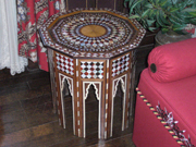 Guéridon mauresque du salon arabe après restauration - Crédit : V. Delpech